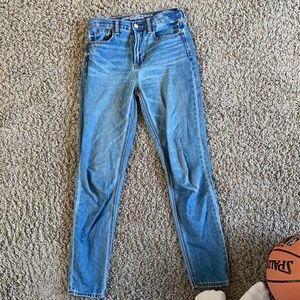 Size 0 American eagle mom jeans